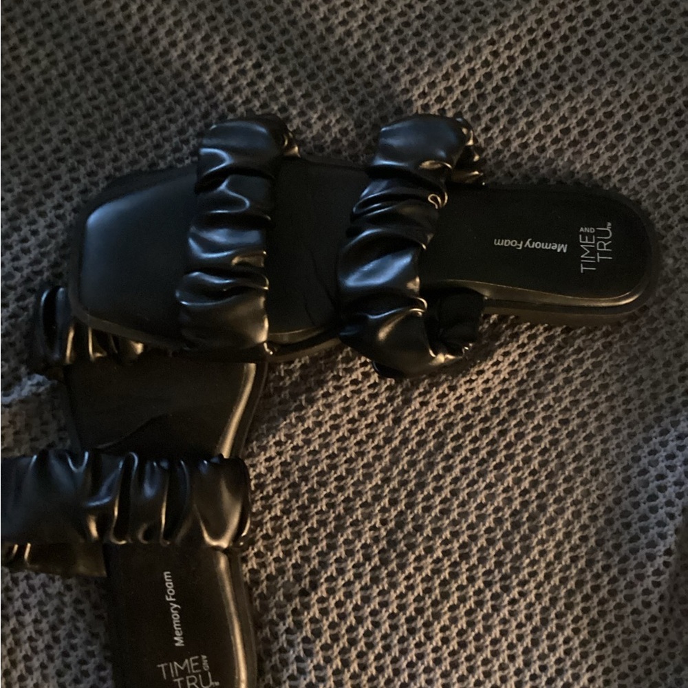 Time and Tru Black Sandals for Everyday Comfort